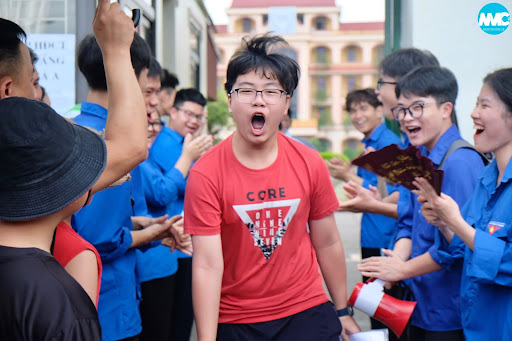 Chặng cuối trong kỳ thi tuyển sinh vào 10 năm học 2023 - 2024 tại điểm thi THPT Chuyên Nguyễn Trãi